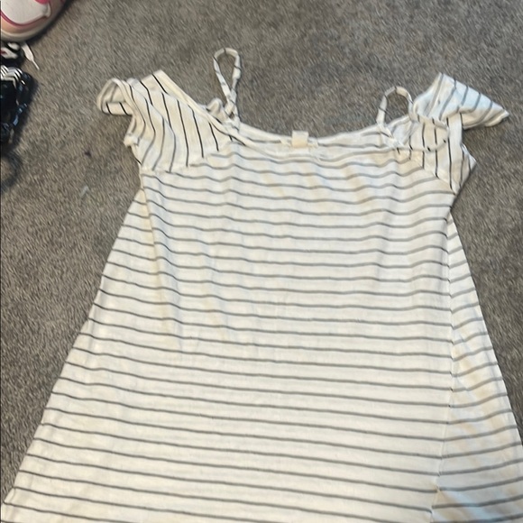Billabong Off-Shoulder White and Black Striped Top - Picture 1 of 1